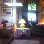 Contact Utah Hotel 3*