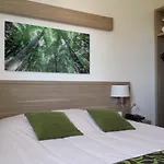 Contact Utah Hotel 3*