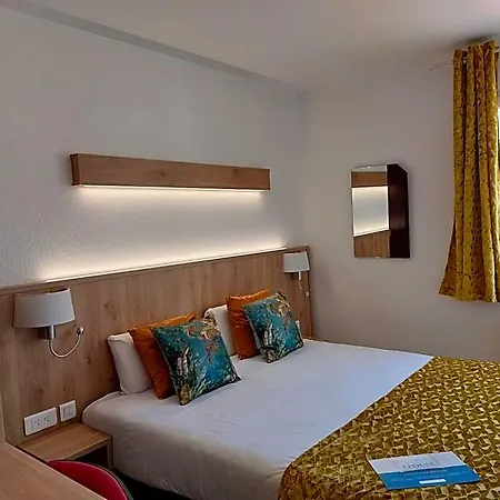 Contact Utah Hotel 3*