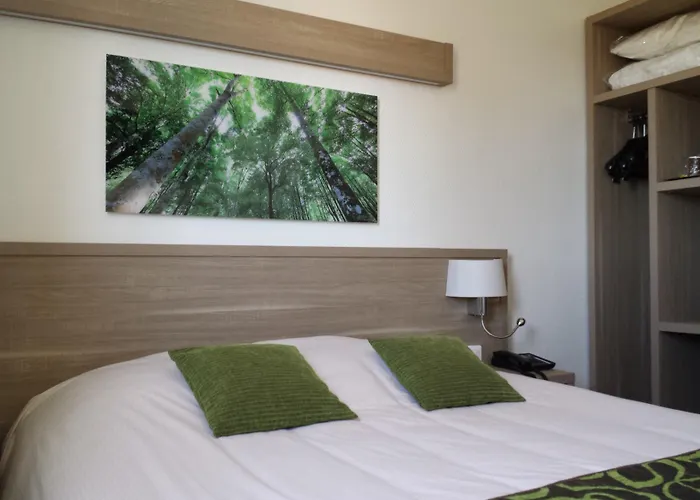 Contact Utah Hotel 3*