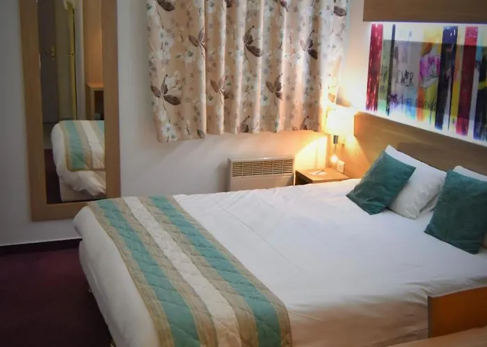 Contact Utah Hotel 3*